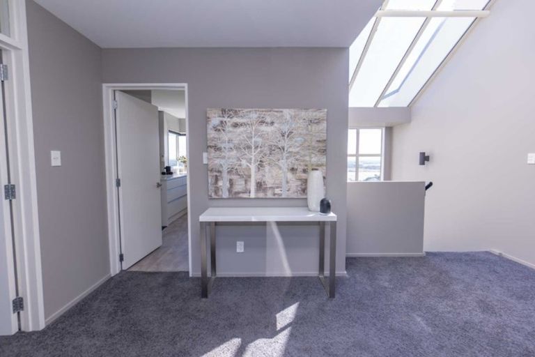 Photo of property in 15 Valley View, Mount Pleasant, Christchurch, 8081