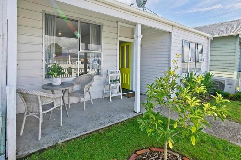 Photo of property in 5 Fonblanque Street, Westport, 7825