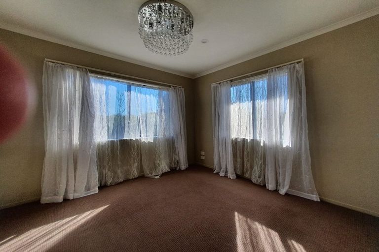 Photo of property in 15 Titch Place, Glen Eden, Auckland, 0602