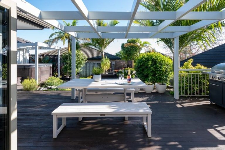 Photo of property in 35 John Brooke Crescent, East Tamaki Heights, Auckland, 2016