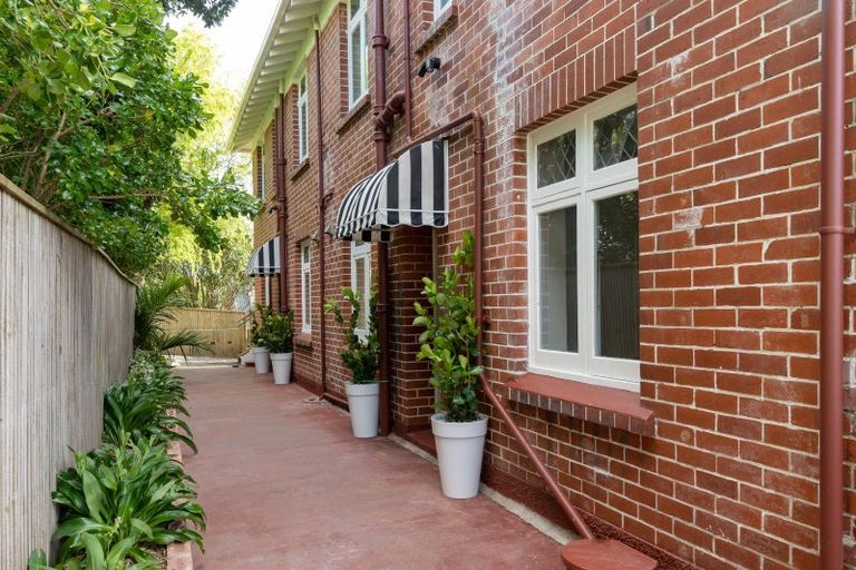 Photo of property in Hamilton Flats, 9a Hawker Street, Mount Victoria, Wellington, 6011