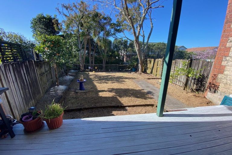 Photo of property in 2/27 Lucienne Drive, Ranui, Auckland, 0612
