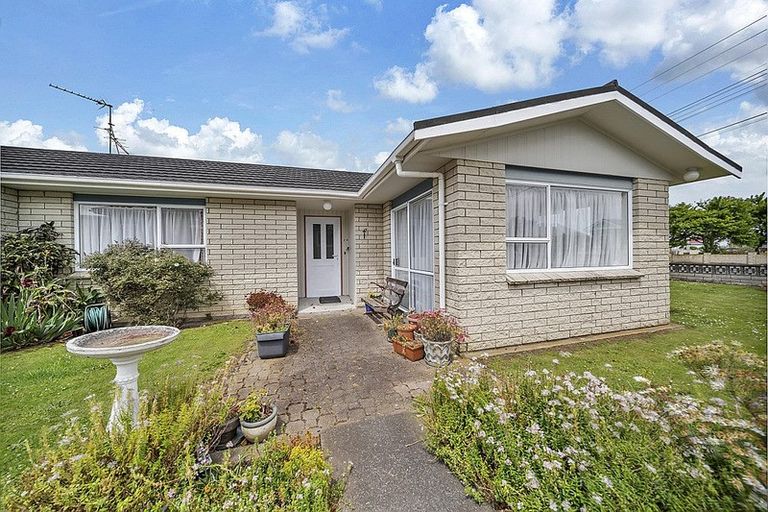 Photo of property in 24 Surrey Street, Hawera, 4610