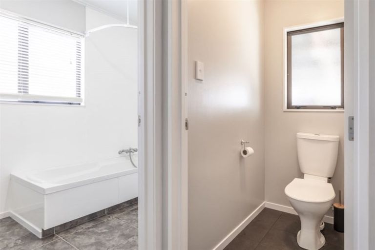 Photo of property in 6a Perrin Place, Kelvin Grove, Palmerston North, 4414