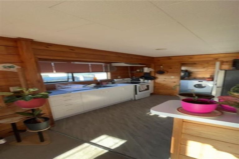 Photo of property in 36 Meadowvale Rise, Titirangi, Auckland, 0604