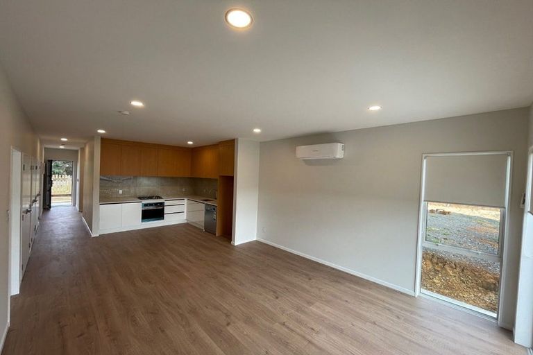 Photo of property in 33a Red Hills Road, Massey, Auckland, 0614