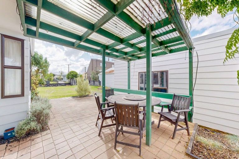 Photo of property in 216 Given Avenue, Whangamata, 3620