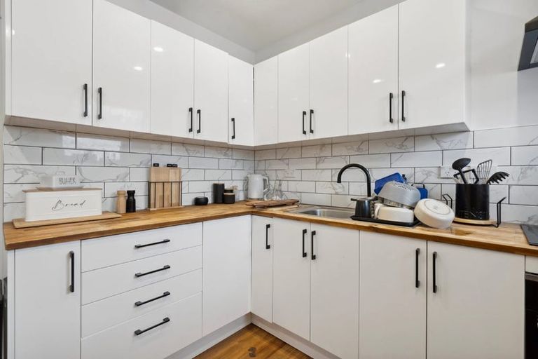 Photo of property in 10/17a Miro Street, Trentham, Upper Hutt, 5018