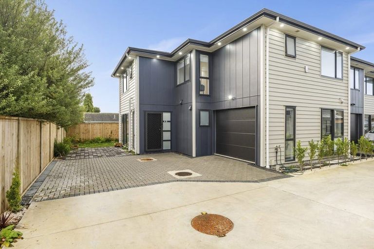 Photo of property in 43f Beach Road, Pahurehure, 2113