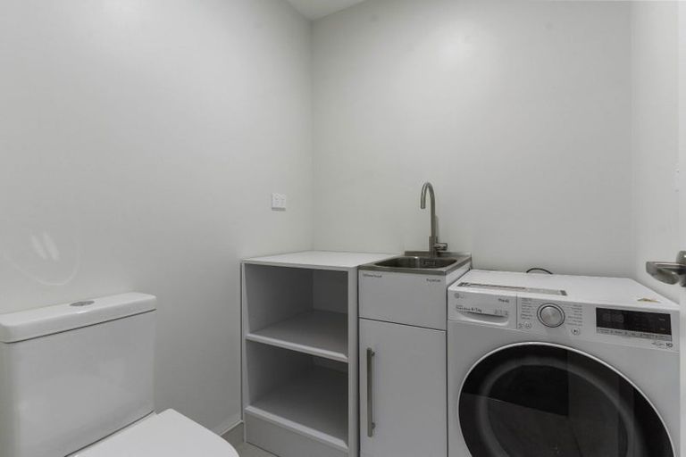 Photo of property in 41 Kingdale Road, Henderson, Auckland, 0610