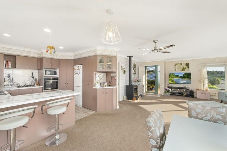 Photo of property in 6 Maddison Place, Welcome Bay, Tauranga, 3112