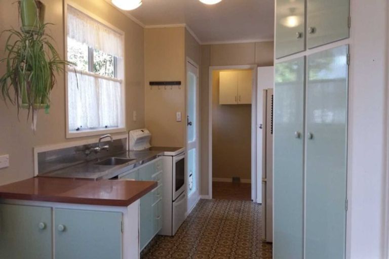 Photo of property in 75 Kemp Road, Massey, Auckland, 0614