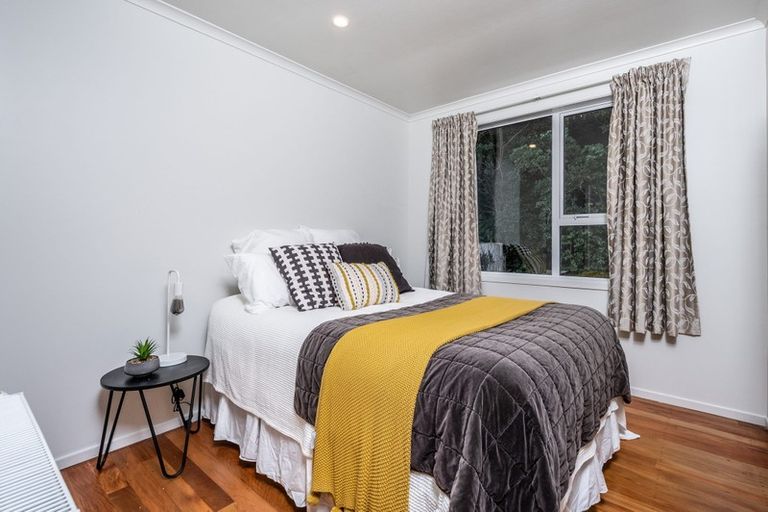 Photo of property in 52 Kiwi Crescent, Tawa, Wellington, 5028