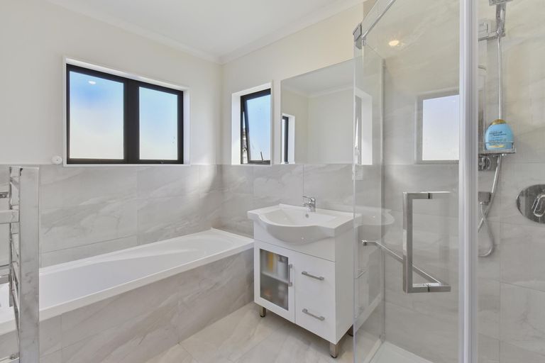 Photo of property in 118b Great South Road, Manurewa, Auckland, 2102