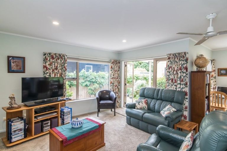 Photo of property in 4 Kaikomako Road, Waikanae, 5036