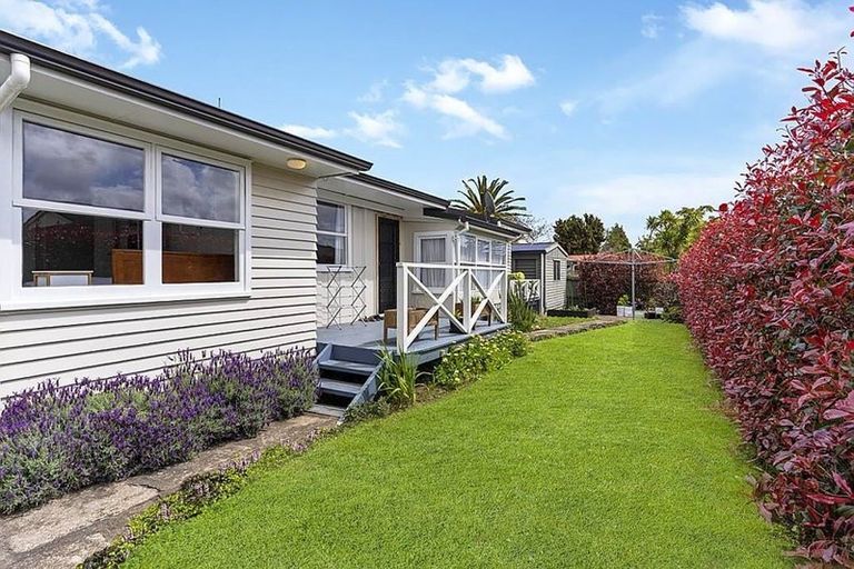 Photo of property in 24a Blanes Road, Weymouth, Auckland, 2103