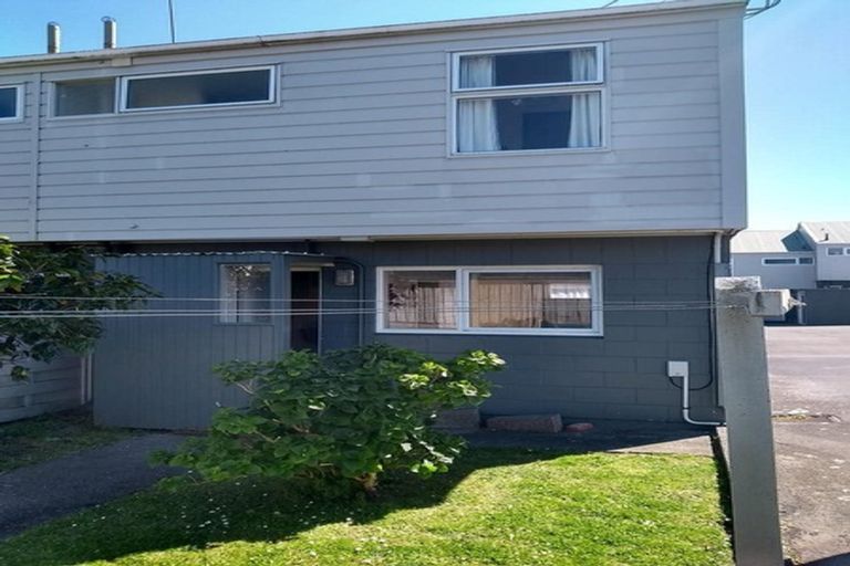 Photo of property in 17/4u Dr Taylor Terrace, Johnsonville, Wellington, 6037