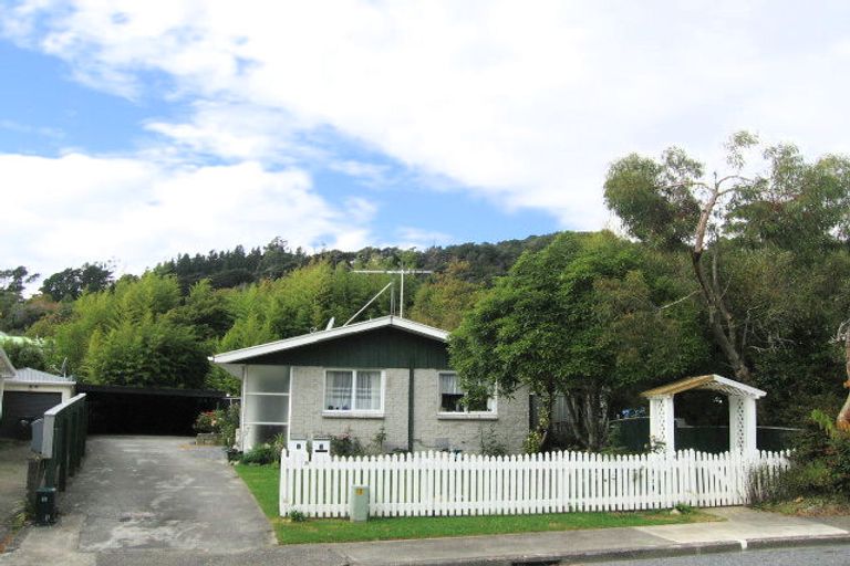 Photo of property in 2/15 Deller Grove, Silverstream, Upper Hutt, 5019