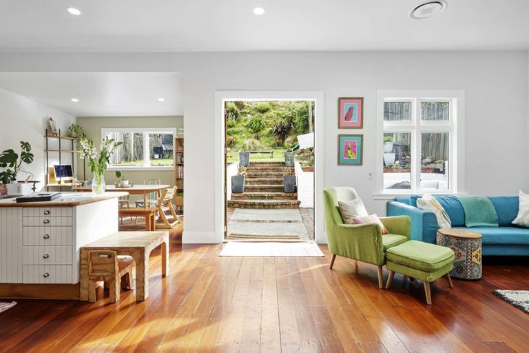 Photo of property in 72 Eden Street, Island Bay, Wellington, 6023