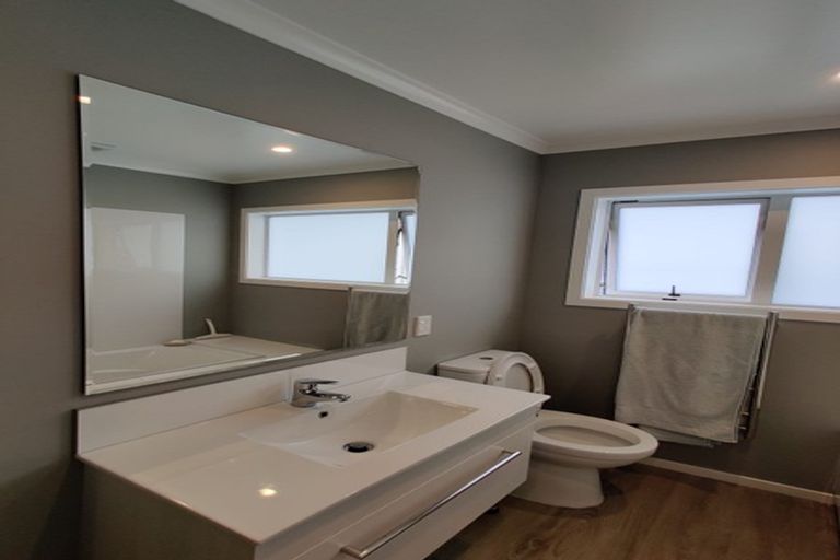 Photo of property in 20u2 Glanmire Road, Newlands, Wellington, 6037