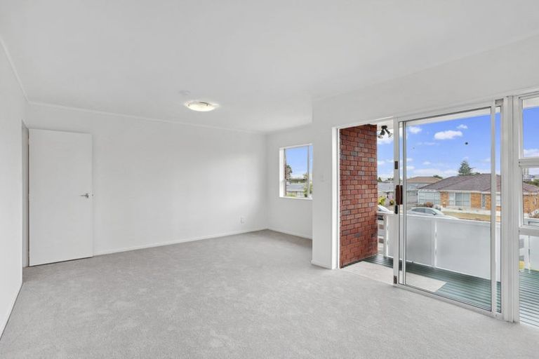 Photo of property in 2/11 Karaka Street, New Lynn, Auckland, 0600