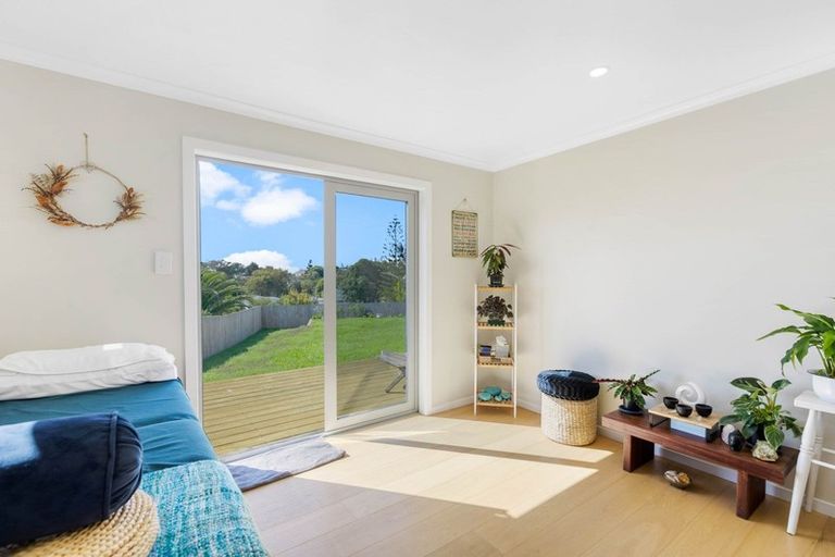 Photo of property in 2/17 Moffat Road, Red Beach, 0932