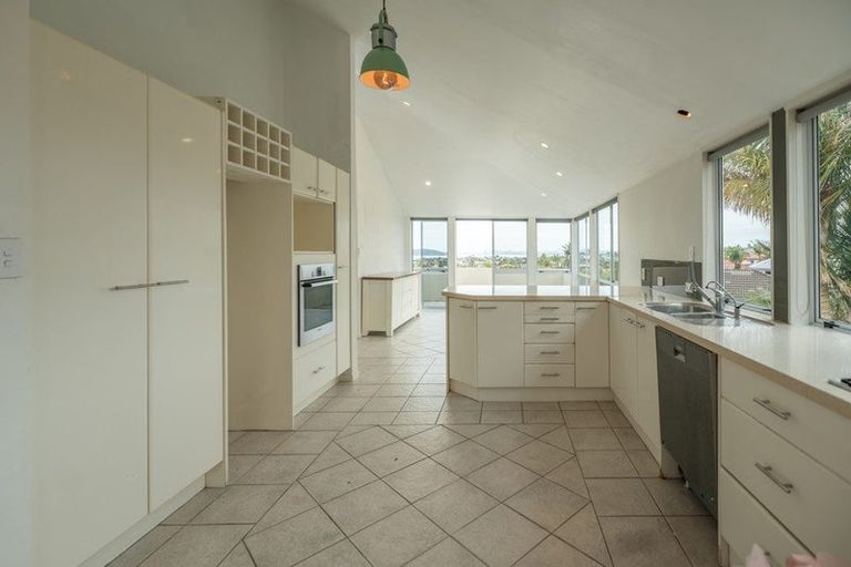 Photo of property in 1/23 Bernleigh Terrace, West Harbour, Auckland, 0618