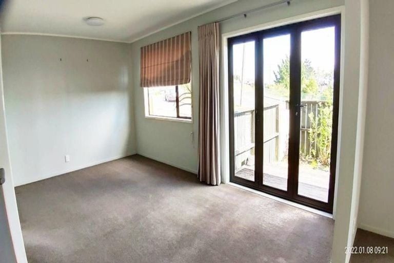 Photo of property in 722 East Coast Road, Pinehill, Auckland, 0632