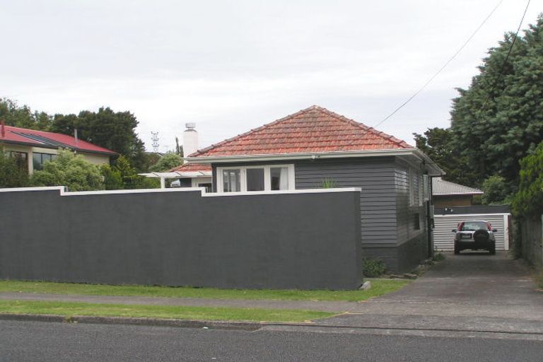Photo of property in 1/4 Waitemata Road, Hauraki, Auckland, 0622