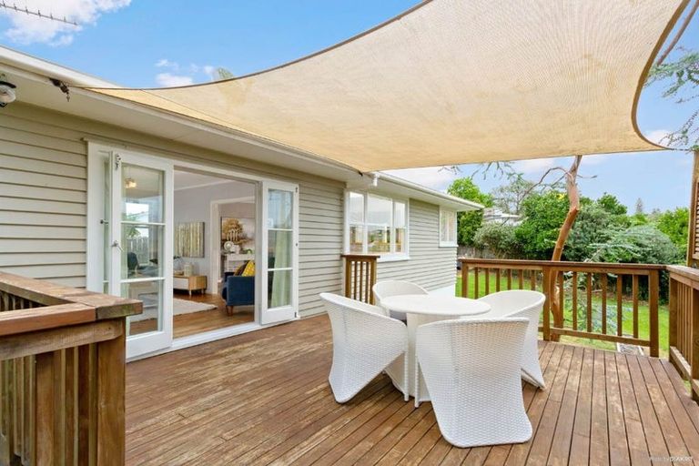 Photo of property in 22 Trojan Crescent, New Lynn, Auckland, 0600
