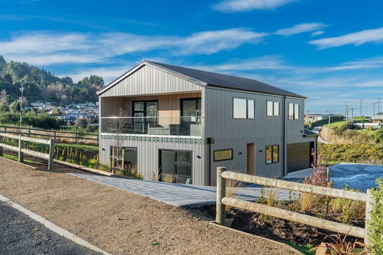 Photo of property in 22 Macleod Avenue, Halfway Bush, Dunedin, 9010