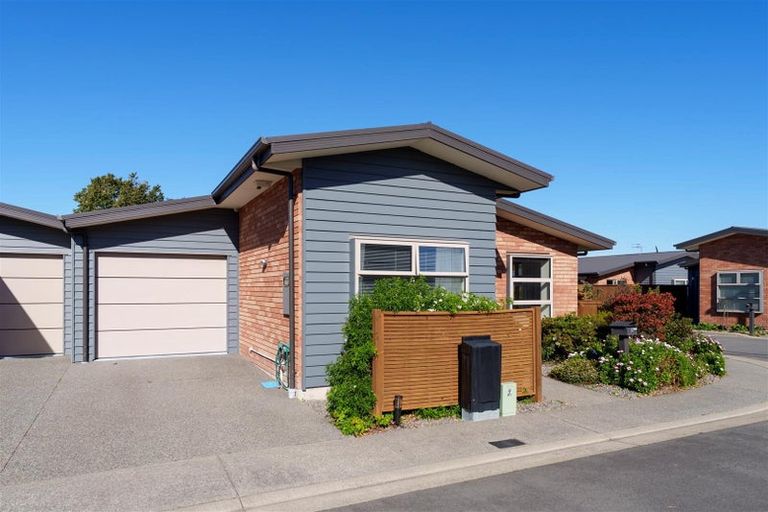 Photo of property in 28/56 Gladson Avenue, Sockburn, Christchurch, 8042