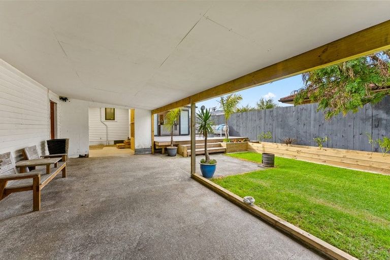 Photo of property in 9 Grainger Road, Te Atatu South, Auckland, 0610