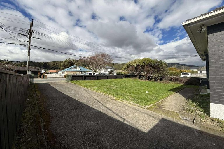 Photo of property in 353 Waiwhetu Road, Fairfield, Lower Hutt, 5011