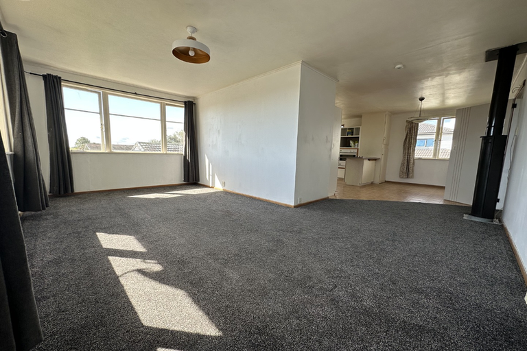 Photo of property in 5 Sherwood Avenue, Te Atatu South, Auckland, 0610