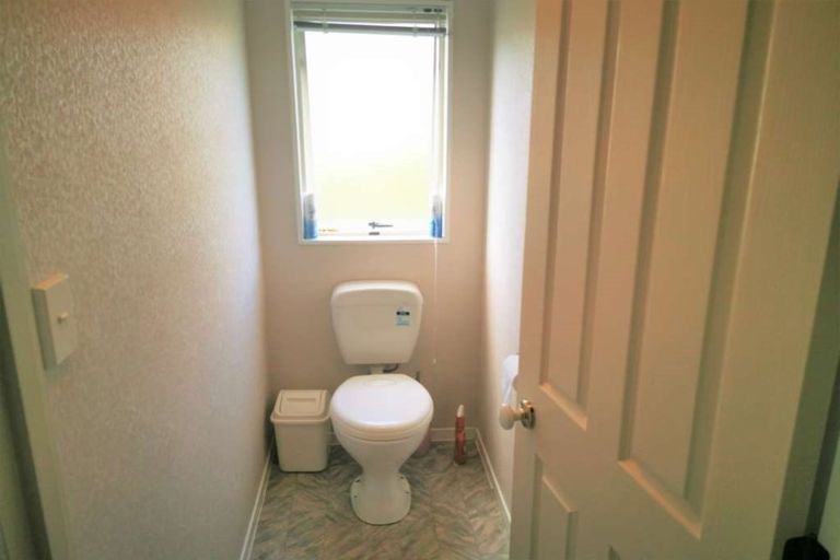 Photo of property in 28 Tyburn Lane, Unsworth Heights, Auckland, 0632