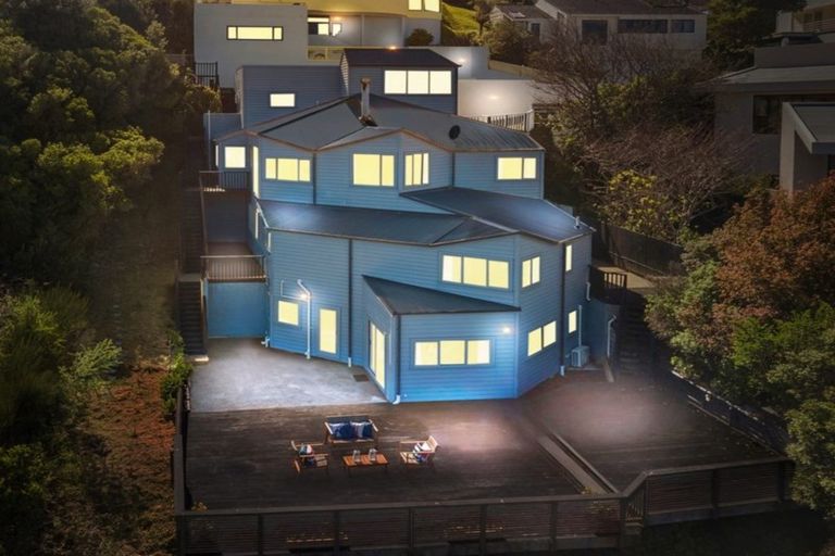 Photo of property in 9 Inverell Way, Seatoun, Wellington, 6022