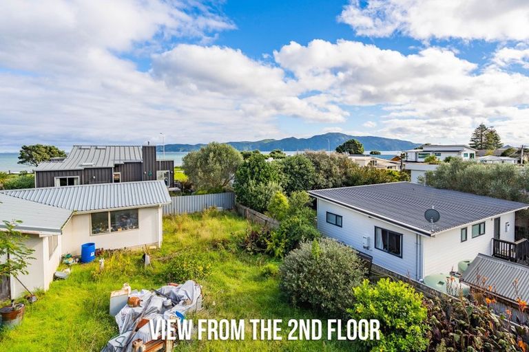 Photo of property in 122 Seaview Road, Paraparaumu Beach, Paraparaumu, 5032