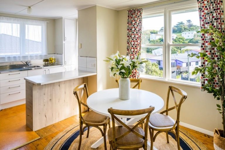 Photo of property in 7 Taupiri Crescent, Titahi Bay, Porirua, 5022