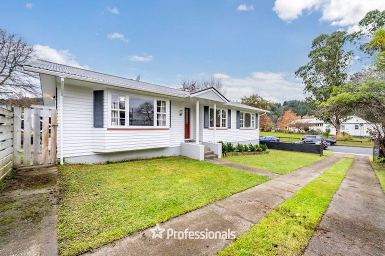 Photo of property in 73 Norana Road, Timberlea, Upper Hutt, 5018