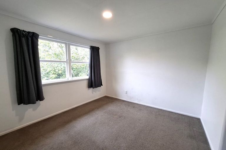 Photo of property in 2/14 Ozich Avenue, Te Atatu South, Auckland, 0610