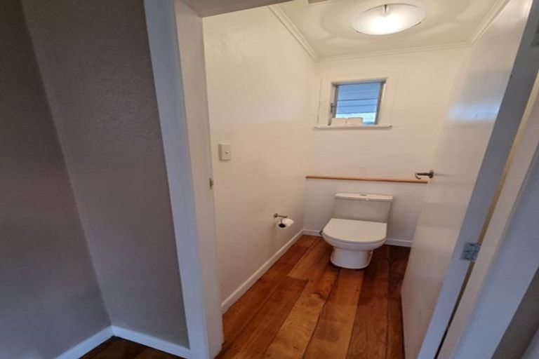 Photo of property in 104 Titirangi Road, New Lynn, Auckland, 0600
