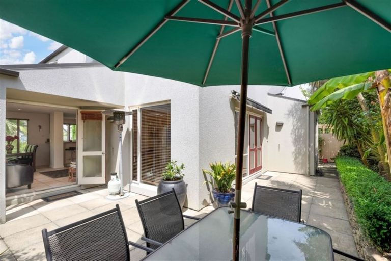 Photo of property in 31 Oakford Close, Riccarton, Christchurch, 8011