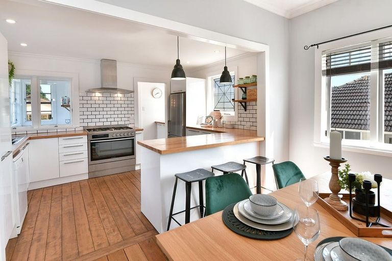 Photo of property in 43 Puriri Street, Helensville, 0800