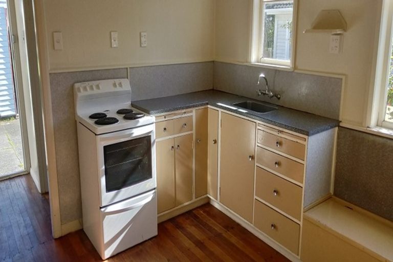 Photo of property in 18 Homedale Road, Wainuiomata, Lower Hutt, 5014