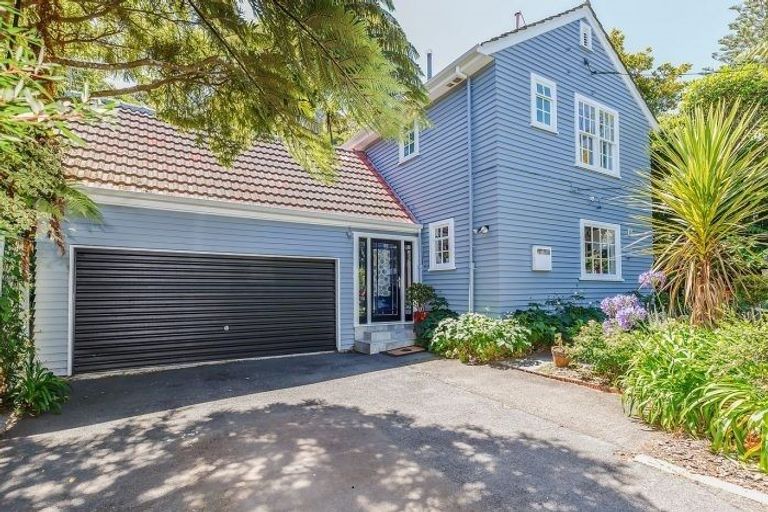 Photo of property in 60 Simla Crescent, Khandallah, Wellington, 6035