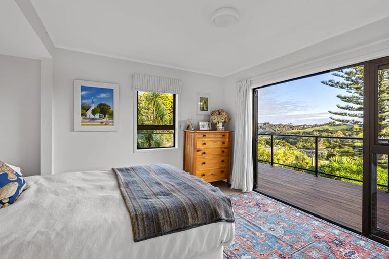 Photo of property in 3 Leigh Road, Leigh, 0985