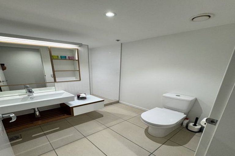 Photo of property in Piermont Apartments, 2b/82 Cable Street, Te Aro, Wellington, 6011