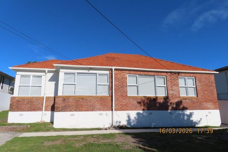 Photo of property in 23 Blacklock Avenue, Henderson, Auckland, 0612