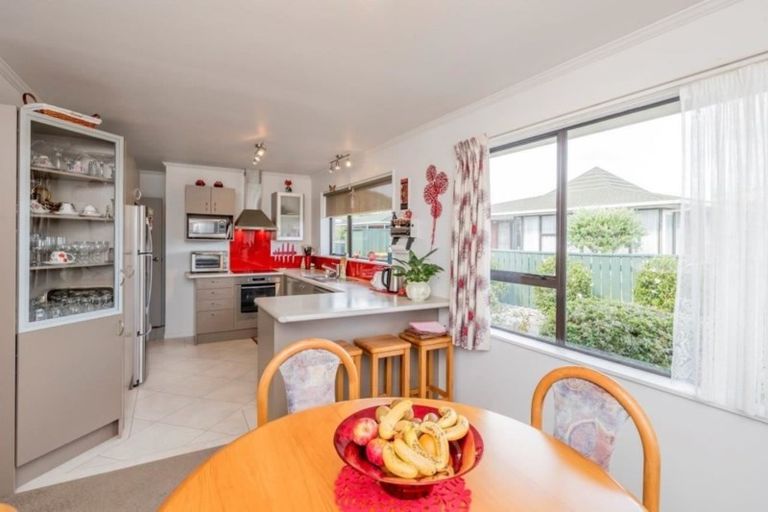 Photo of property in 15 Oriwa Street, Waikanae, 5036